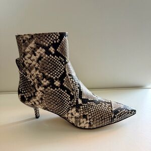MICHAEL Michael Kors Snakeskin Pattern Ankle Boots sz 10